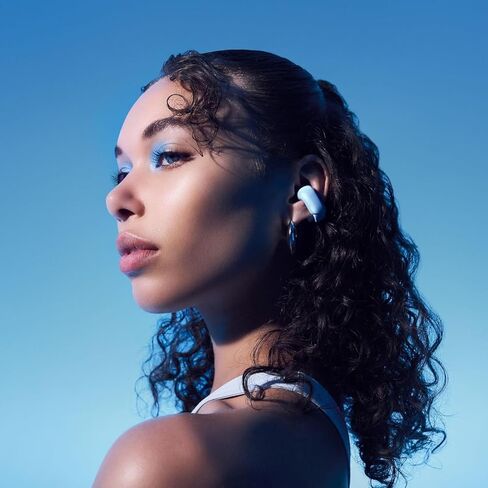 سماعات أذن Bose Ultra Open مع صوت غامر، مشبك لاسلكي مفتوح للأذن على سماعات الأذن لتوفير الراحة، OpenAudio للتوعية، حزمة غطاء حافظة من السيليكون لسماعات الأذن فائقة الفتح (حجر القمر الأزرق) in Saudi Arabia