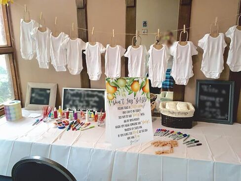 لعبة استحمام الطفل لا تقل الطفل، لافتة لا تقل الطفل (لافتة مقاس 8 × 10 بوصة)، برتقالي، 1 لافتة واقفة + 50 مشبك ملابس (ds48) in Kuwait