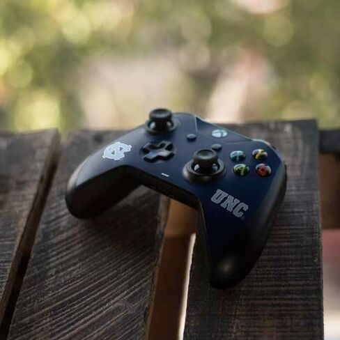 ملصق Skinit المخصص للألعاب متوافق مع وحدة تحكم Xbox One S - تصميم شعار College UNC المرخص رسميًا in Kuwait