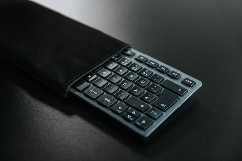 لوحة مفاتيح لاسلكية صغيرة الحجم متعددة الأجهزة من Cherry KW 7100 مع بلوتوث. (الصبار الأخضر) in Kuwait