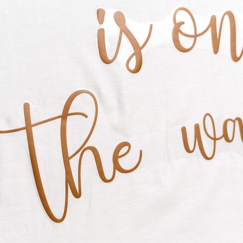 ملصق Upfirst A Tini One is on The Way - ملصقات ديكور لحفلات استقبال المولود الجديد، تكشف عن الجنس/ديكور حفلات استقبال المولود الجديد، ملصقات جدارية بخلفية قوس بالون من زجاج مارتيني (ملصق تيني) in Kuwait