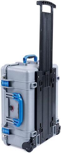 علبة Pelican Color Case Silver Pelican 1560، مع مقابض ومزالج زرقاء. يأتي مع فواصل مبطنة باللون الرمادي ومنظم للغطاء. in Saudi Arabia