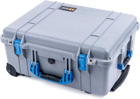 علبة Pelican Color Case Silver Pelican 1560، مع مقابض ومزالج زرقاء. يأتي مع فواصل مبطنة باللون الرمادي ومنظم للغطاء. in Saudi Arabia