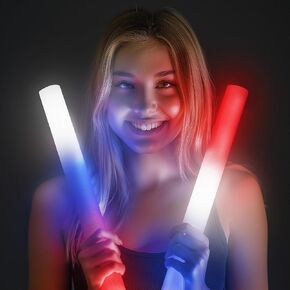 عصا إسفنجية LED مكونة من 6 قطع من Fun Central | لوازم حفلات رأس السنة الجديدة - إكسسوارات حفلات عيد الميلاد - الحفلات الموسيقية - حفلات EDM - المسيرات - الحفلات المنزلية (أحمر، أبيض، أزرق)