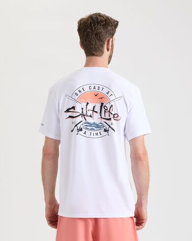 تي شيرت رجالي من Salt Life One Cast at a Time بأكمام قصيرة وقابل للتمدد وجيب للأداء in Saudi Arabia