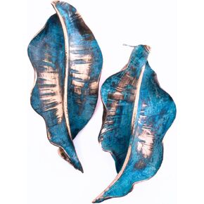 أقراط أوراق نحاسية مصنوعة يدويًا، لون أزرق مخضر زنجار، تصميم معدني ريفي in Kuwait