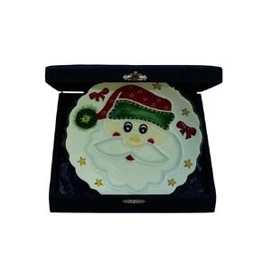 Anka Handcrafts - ديكورات منزلية لعيد الميلاد - Tonton Santa Claus - ألواح سيراميك مصنوعة يدويًا ومرسومة يدويًا مع سطح منقوش فريد - مع اللون الأزرق الداكن. حالة مخملية – عيد الميلاد للمنازل 777 in Kuwait