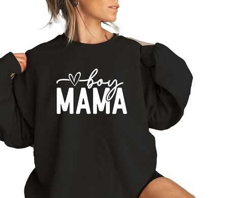 سويت شيرت Boy Mom، هدايا لطيفة للأولاد ماما، إعلان الحمل للأولاد، سترة ماما للأولاد، هدية عيد الأم، ملابس الأم الجديدة in Saudi Arabia