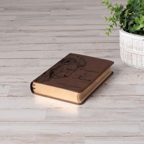 شخصية NASB 1995 الكتاب المقدس المضغوط ذو الطباعة الكبيرة، اسم محفور مخصص، ابنة تصميم الأسد الملك، الهدايا المسيحية، هدايا الكتاب المقدس لها in Kuwait