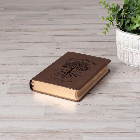 شخصية NASB 1995 الكتاب المقدس المضغوط ذو الطباعة الكبيرة، اسم محفور للكتاب المقدس مخصص، متجذر في تصميم شجرة المسيح، هدية مسيحية، هدية المعمودية in Kuwait