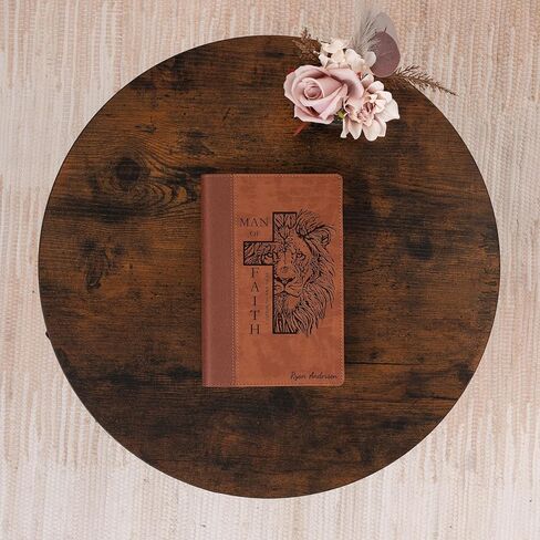 NIV كتاب مقدس مطبوع كبير الحجم، اسم مخصص محفور للكتاب المقدس، تصميم أسد رجل الإيمان، هدية مسيحية، هدية المعمودية، هدية الكتاب المقدس له in Kuwait
