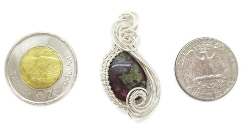 مجموعة أقراط/قلادة من Dragon Blood Jasper وفضة إسترلينية ملفوفة بسلك "Mini-Swish" in Kuwait