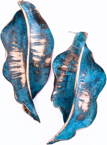 أقراط أوراق نحاسية مصنوعة يدويًا، لون أزرق مخضر زنجار، تصميم معدني ريفي in Kuwait