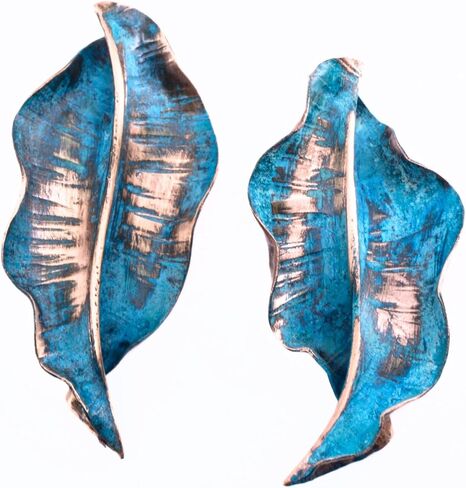 أقراط أوراق نحاسية مصنوعة يدويًا، لون أزرق مخضر زنجار، تصميم معدني ريفي in Kuwait