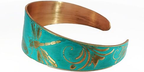 سوار مصنوع يدويًا من النحاس الصلب مدبب مع عزر اليعسوب المحفور، زنجار ريفي in Kuwait