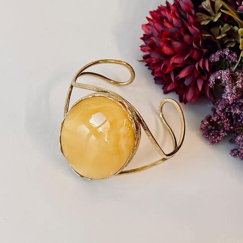 Natural Yellow Baltic Amber Bracelets in Gold Surrounds, Elegant Bracelet with Amber Stone in Saudi Arabia