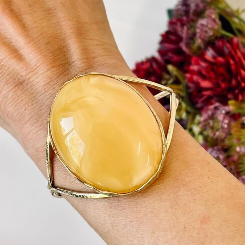Natural Yellow Baltic Amber Bracelets in Gold Surrounds, Elegant Bracelet with Amber Stone in Saudi Arabia