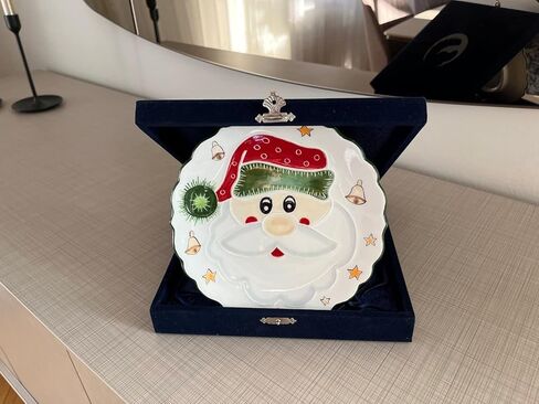 Anka Handcrafts - ديكورات منزلية لعيد الميلاد - Tonton Santa Claus - ألواح سيراميك مصنوعة يدويًا ومرسومة يدويًا مع سطح منقوش فريد - مع اللون الأزرق الداكن. حالة مخملية – عيد الميلاد للمنازل 776 in Kuwait
