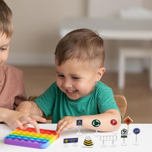 28 قطعة من زينة إشارات المرور المصغرة، زينة لافتات الطرق البلاستيكية الصغيرة، زينة لبيت الدمى، مخروط المرور، حاجز إشارة، نموذج إشارات الشوارع الصغيرة، مجموعة تعليمية لبيت الدمى، منظر صغير in Kuwait