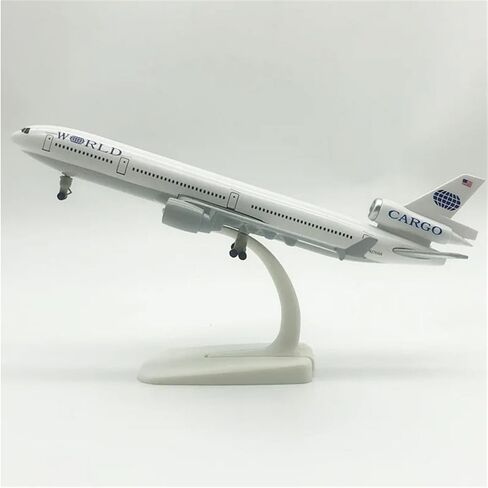DAGIJIRD 1:400 USA البضائع MD-11 الخطوط الجوية نموذج طائرة معدنية محاكاة نموذج طائرة ديكور غرفة مكتب المنزل الهدايا in Saudi Arabia