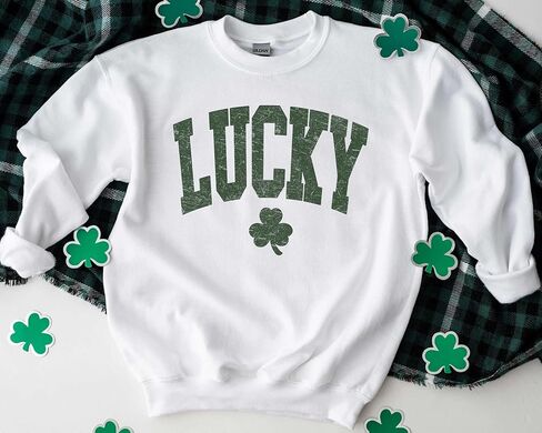 قمصان Lucky St Patricks مخصصة - سويت شيرت شامروك نسائي مخصص - تي شيرت مضحك لعيد القديس باتريك - تي شيرت يوم الحظ الأيرلندي - قمصان St Pattys - هدية عيد القديس باتريك للأزواج in Kuwait