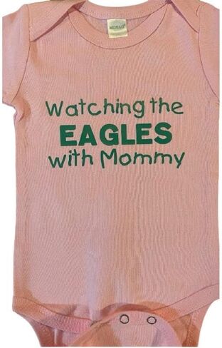 بدلة قطعة واحدة من قطعة واحدة لكرة القدم للرضع من Mommy Eagles Fans تكره رعاة البقر (وردي 12 شهرًا) in Saudi Arabia