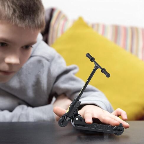 سكوتر أصابع 3 قطع - سكوتر بعجلتين - بي إم إكس قابل للطي مع فرامل | إكسسوارات لوحة الأصابع للمراهقين | العاب تعليمية | ألواح تزلج ممتعة غير قابلة للانزلاق in Kuwait