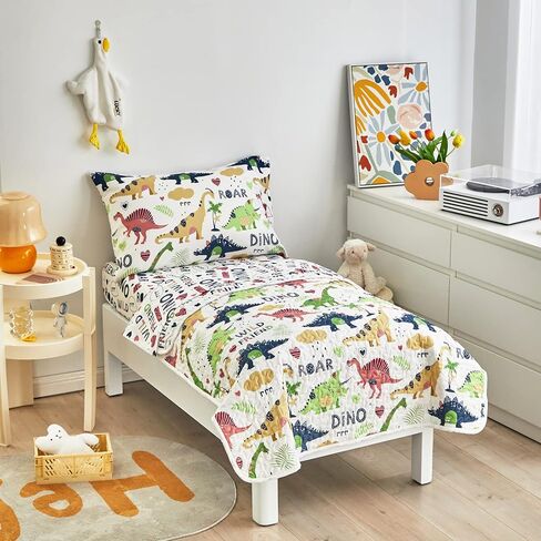 طقم سرير مبطن للأطفال الصغار مكون من 4 قطع صيفي أبيض ملون على شكل ديناصور للأطفال الصغار يتضمن مجموعة لحاف مقاس طفل صغير وملاءة مسطحة وملاءة جاهزة وكيس وسادة in Kuwait