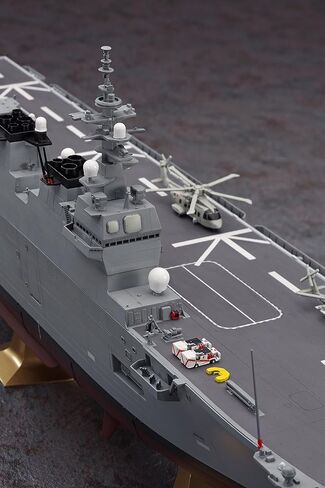 Hasegawa 1:450 J.M.S.D.F. DDH Hyuga in Saudi Arabia