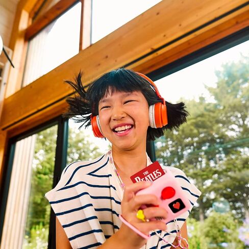 Yoto Fancy Nancy Audio Collection – Kids Audio Card for Use with Player & Mini All-in-1 Audio Device, Screen-Free Listening with Fun Stories for Playtime Bedtime & Travel, Ages 4+ in Kuwait