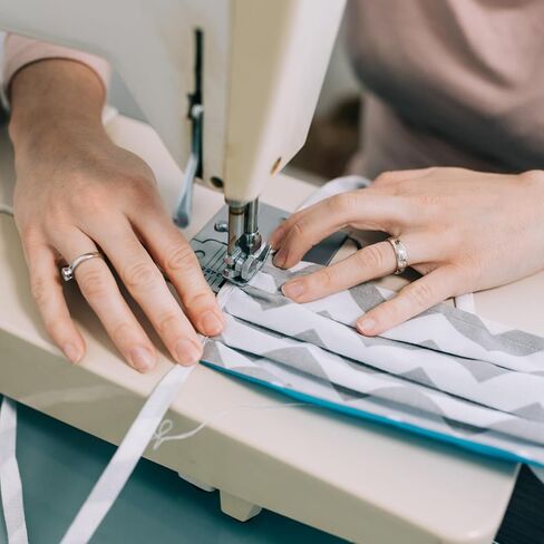 شريط متحيز مزدوج الطي من MECCANIXITY للخياطة، مقاس 5/8 بوصة × 6 ياردات، شريط ربط مستمر من الساتان قابل للطي مسبقًا لخياطة خياطة اللحف وتجليد الحرف اليدوية، أسود in Kuwait