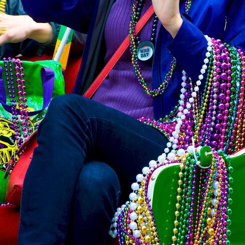 300PCS Mardi Gras Beads Bulk, Mardi Gras Beads Necklace, Parade Throw Accessories Set Decorations Party Supplies in Saudi Arabia