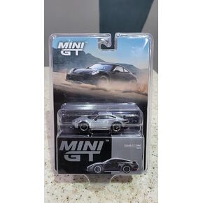 Mini GT Chase Porche 911 Dakar in Saudi Arabia
