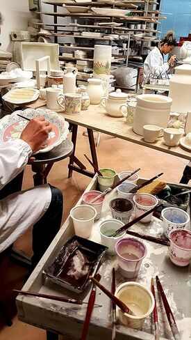 CERAMICHE D'ARTE PARRINI - بلاط السيراميك الإيطالي، بلاط الفخار المرسوم يدويًا، زنبق مزخرف، صنع في توسكان إيطاليا in Kuwait