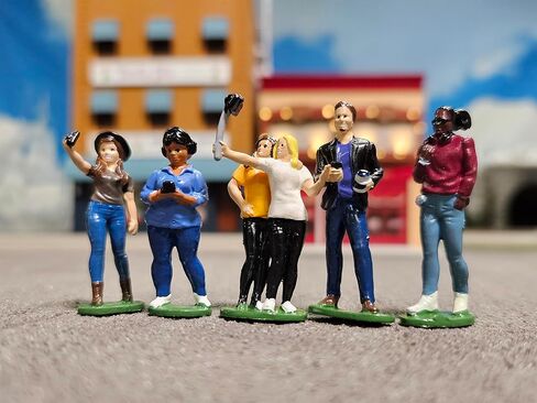 Lionel Young Adult Five Piece Miniature People Pack Model Train Accessory (1930060) in Saudi Arabia