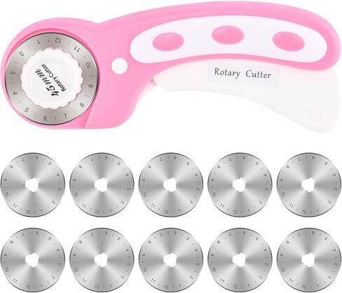 قاطعة دوارة 45 مم للنسيج مع 10 قطع شفرة بديلة، قاطعة قماش دوارة بحافة كروشيه، شفرة غرز لخياطة اللحف اليدوية (اللون: وردي) in Kuwait