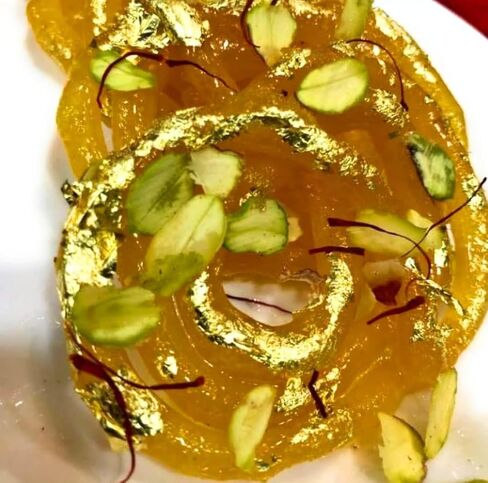 24k Edible Vark Size (75MM"x50MM") | 3x2 Inch pack of Gold Leaf Sheets For Sweets Cake Confitionary Ice Creams Anti Aging Spa (24k Gold Leaves 10 Vark) in Kuwait