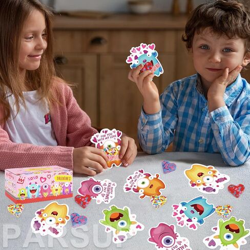 PARSUP 28 حزمة من بطاقات Monster Valentine + أقلام تلوين على شكل قلب (4 ألوان) - هدايا تبادل في الفصل الدراسي بدون حلوى، أقلام تلوين بحجم الأطفال + بطاقات وحش لطيفة لهدايا حفلات عيد الحب in Kuwait