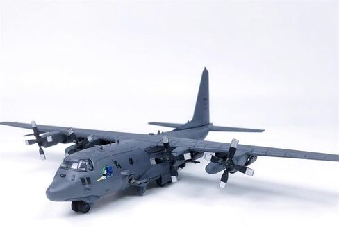 نموذج طائرة مقاتلة 1/200 AC-130، طائرة معدنية مسبقة الصنع للتجميع أو العرض، طائرة محاكاة عالية. in Kuwait