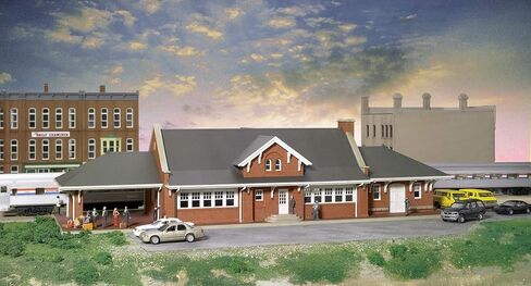 Walthers Cornerstone Series Kit HO Scale City Station in Saudi Arabia