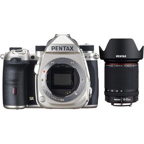 هيكل كاميرا Pentax K-3 Mark III (فضي) مع مجموعة عدسات كاميرا DA 16-85 ملم f3.5-5.6 ED DC WR (عنصران) in Kuwait