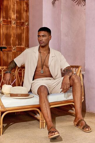 طقم قمصان وشورتات رجالية مكونة من قطعتين بأكمام قصيرة وأزرار سفلية، قميص كوبي صيفي للشاطئ in Kuwait