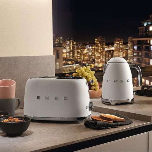 غلاية مياه كهربائية Smeg سعة 7 أكواب طراز 50 باللون الأبيض غير اللامع KLF03WHM in Kuwait