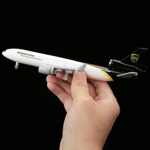 طائرات شحن سيمبلي إير 1/300 طراز UPS-MD11 من خليط معدني للتجميع والعرض in Saudi Arabia