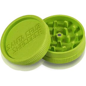 مطحنة أعشاب سانتا كروز - مطحنة كبيرة من قطعتين مقاس 2.7 بوصة مع غطاء مغناطيسي وأسنان حادة - قبضة مخرشة غير قابلة للانزلاق، متينة، آمنة للسفر، مطحنة خالية من المعادن للأعشاب والتوابل، صنع في الولايات المتحدة الأمريكية (ليموني) in Kuwait