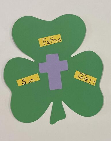 SHAPES ETC. 15 Pcs Shamrock Single Color Super Cut-Outs 8in x 9in Size Spring St. Patrick's Day Irish Classroom Decorations Bulletin Board Decor Kids’ School Craft Projects Teacher Supplies USA Made in Saudi Arabia