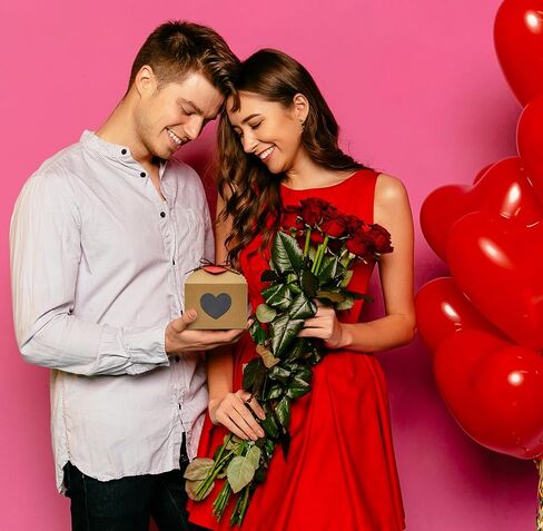 24 Pcs Valentine's Day Heart Gift Boxes with Display Window Kraft Paper Gift Bags Packaging Boxes with Tags and Ribbons for Valentine Party Decoration in Saudi Arabia