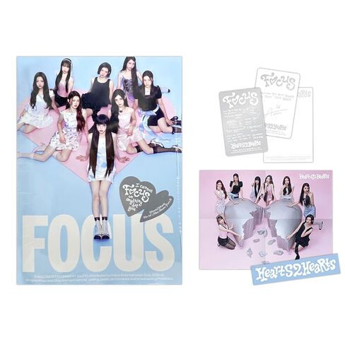 Hearts2Hearts - الألبوم المصغر الأول FOCUS Photobook A Ver. كتاب صور + ملصق + بطاقة بريدية + ملصق مطوي + بطاقة صورة جماعية + هدية in Saudi Arabia