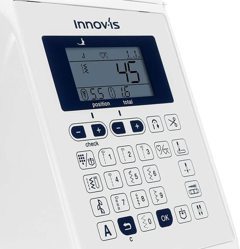 مجموعة ماكينة الخياطة المحوسبة Brother Innov-ís Pacesetter PS500 - تتضمن حزمة زينة للقدم من Brother 5 + Mr. Vac & Mrs. Sew - جاهز، جاهز، فيديو الخياطة in Kuwait