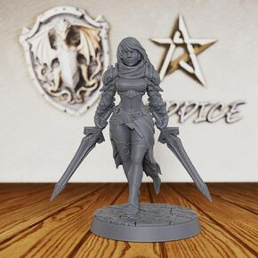 تمثال Blademaster Minis مزدوج الاستخدام - محارب بشري غير مطلي بمقياس 28 مم لألعاب الطاولة، شخصية بطلة خيالية للأبراج المحصنة والتنينات وTTRPGs - مقاتلة أنثى (AS601) in Kuwait